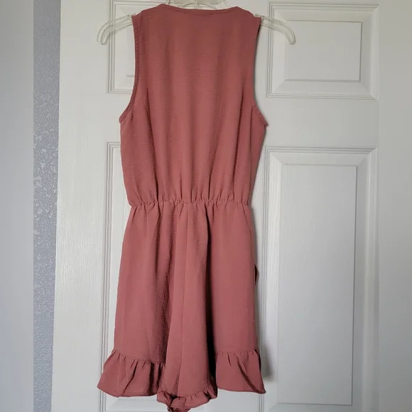 NWT! BCBG Rose Colored Romper -XS - Picture 8 of 8